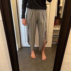 Flowy split stripped capri pants